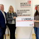 Daniela Hausleithner (Teamleitung elco/kico Wels), Heinz Falmbigl (Verkaufsleitung Wiener Städtische) und die Welser Vizebürgermeisterin Christa Raggl-Mühlberger mit dem Scheck über 1.900 Euro